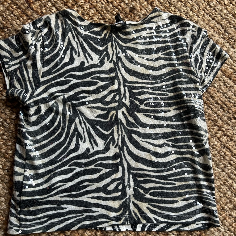 6️⃣for $3️⃣0️⃣‼️ Zebra Top from Express NWT - Picture 3 of 5